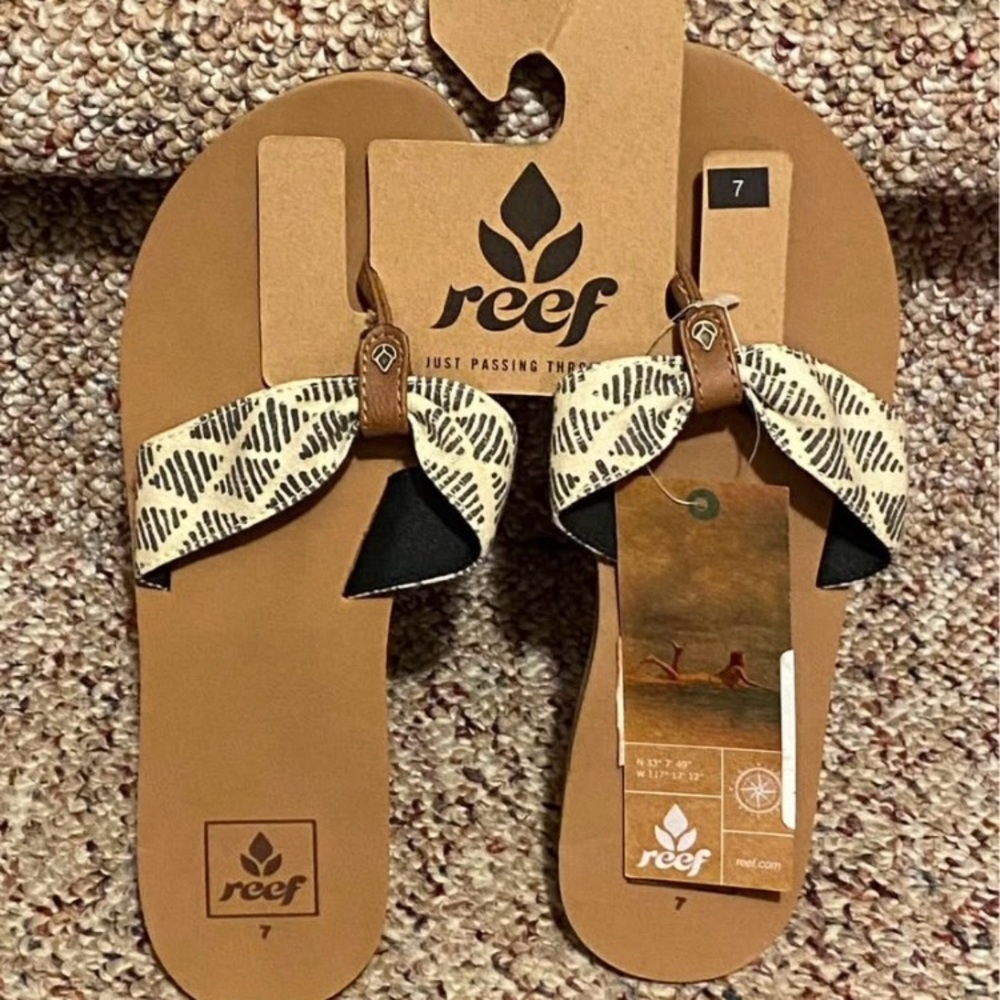 Ladies Size 7 Reef Sandals